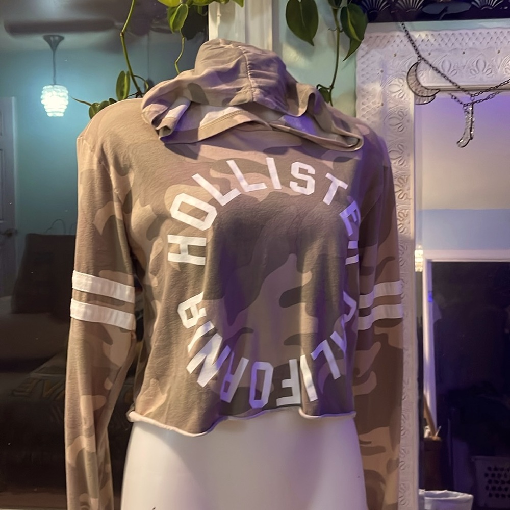 Hollister cropped hooded shirt